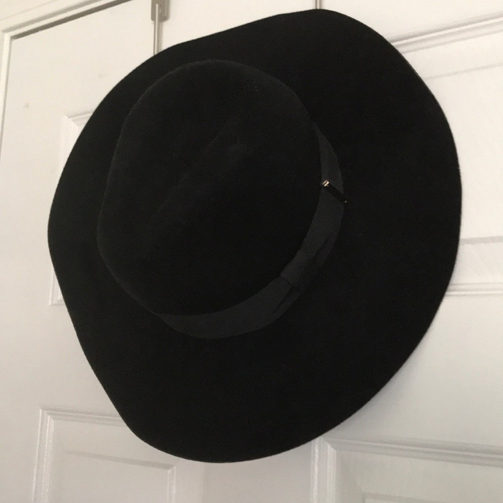 Black summer flare hat